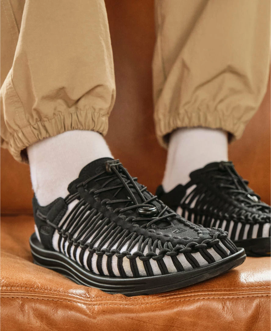 Keen UNEEK Sneaker Sandale | Black/Black 8 Keen UNEEK Sneaker Sandale | Black/Black – Bild 8